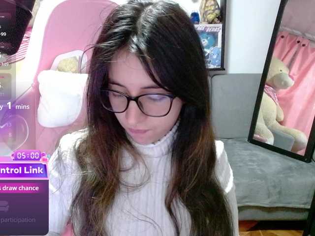 Maggie-Fox's BongaCams show and profile