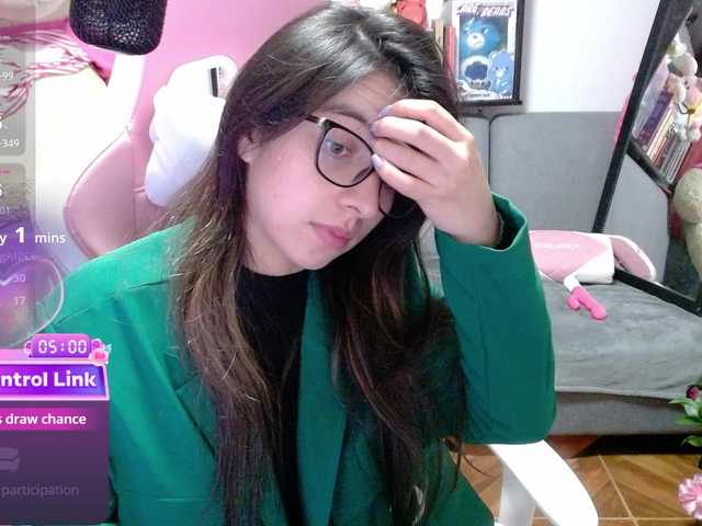 Maggie-Fox's BongaCams show and profile