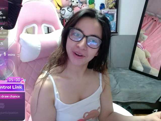 Maggie-Fox's BongaCams show and profile