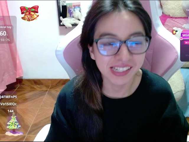 Maggie-Fox's BongaCams show and profile