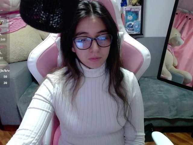 Maggie-Fox's BongaCams show and profile