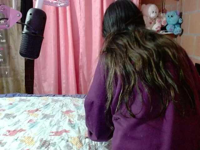 Maggie-Fox's BongaCams show and profile