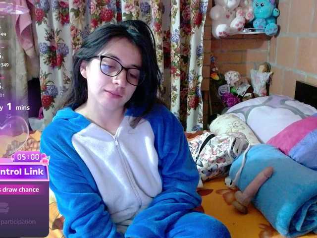 Maggie-Fox's BongaCams show and profile