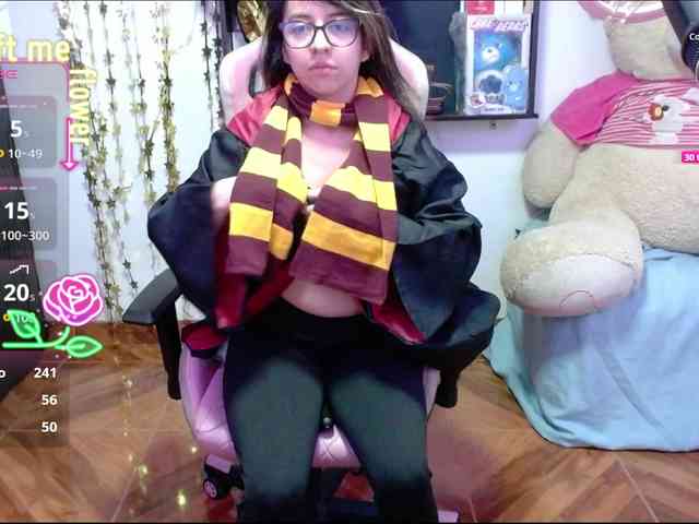 striptease webcam Maggie-Fox