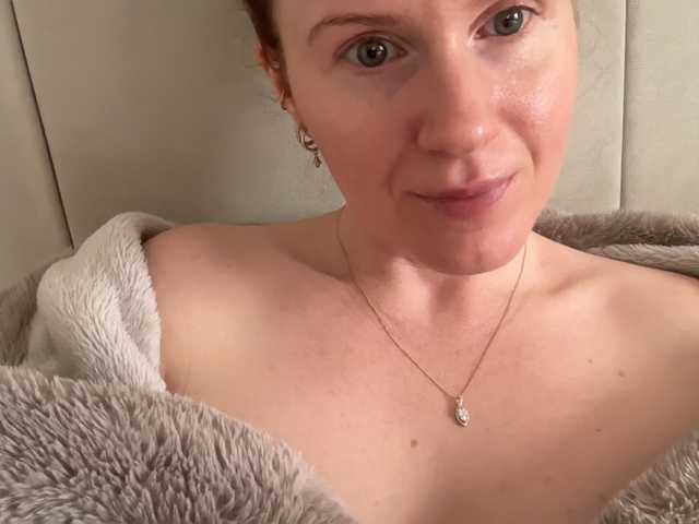REDHEADROSIE's BongaCams show and profile