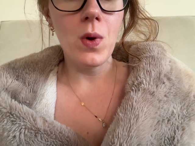 REDHEADROSIE's BongaCams show and profile