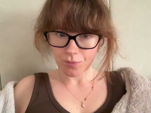 REDHEADROSIE live cam profile