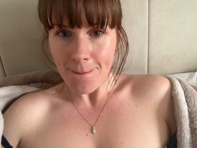 REDHEADROSIE's BongaCams show and profile