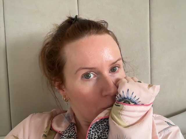 REDHEADROSIE — TIP 85 -- Walking on a treadmill in a thong.36, armpits on display.UK teacher.Naughty vibes.#British #Redhead #MILF #CuteFeet #BigAss #BigBoobs #Twerk #Anal