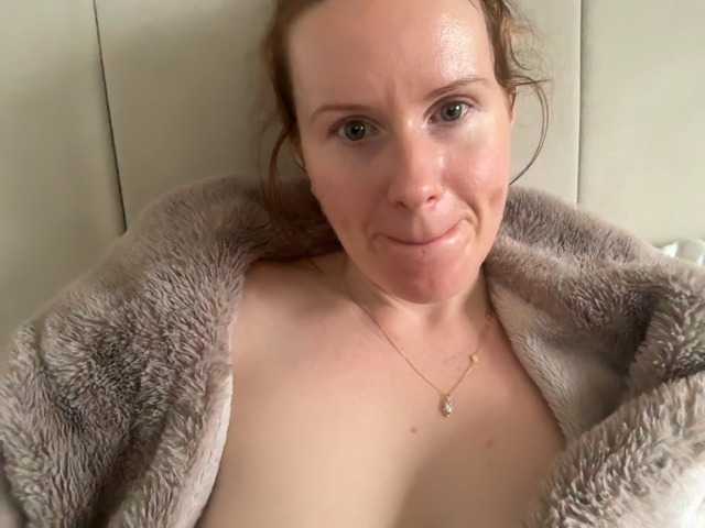 REDHEADROSIE's BongaCams show and profile