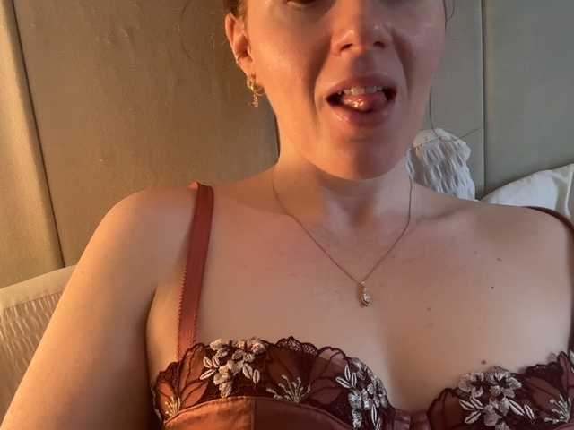 REDHEADROSIE's BongaCams show and profile