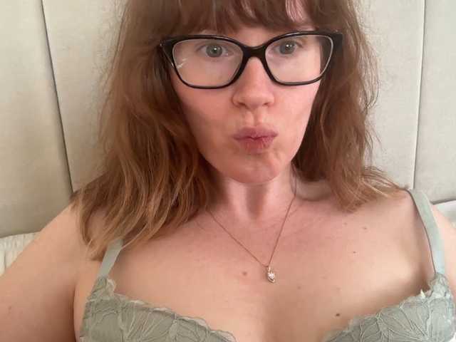 REDHEADROSIE's BongaCams show and profile