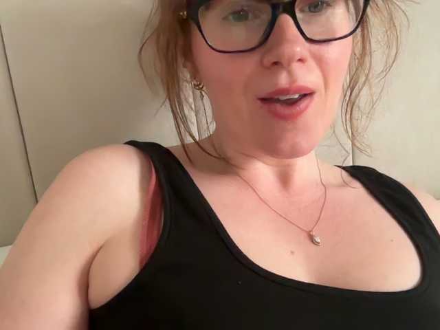 REDHEADROSIE's BongaCams show and profile