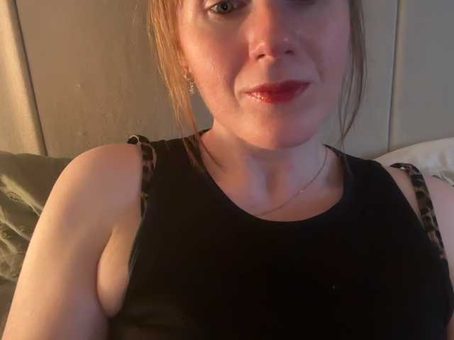 REDHEADROSIE's BongaCams show and profile