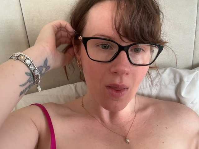 REDHEADROSIE's BongaCams show and profile