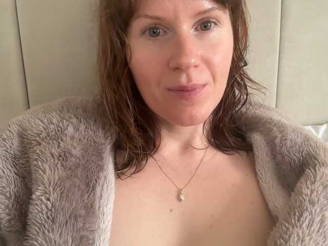 REDHEADROSIE's BongaCams show and profile