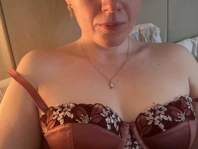 REDHEADROSIE's BongaCams show and profile