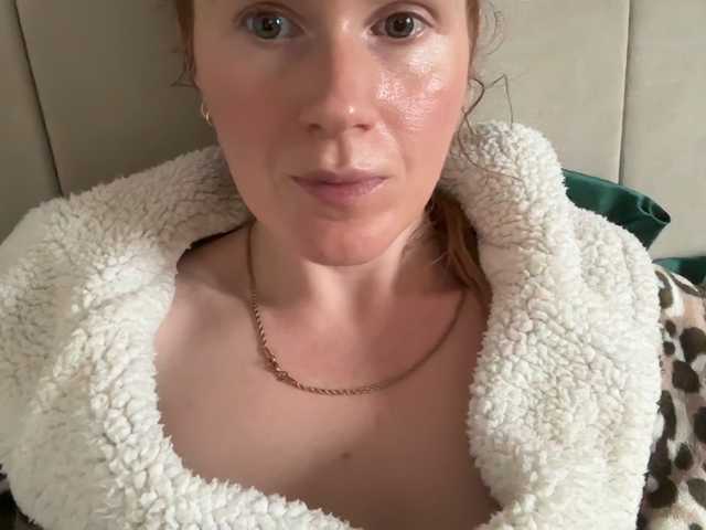 REDHEADROSIE's BongaCams show and profile