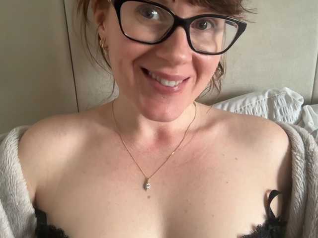 REDHEADROSIE's BongaCams show and profile