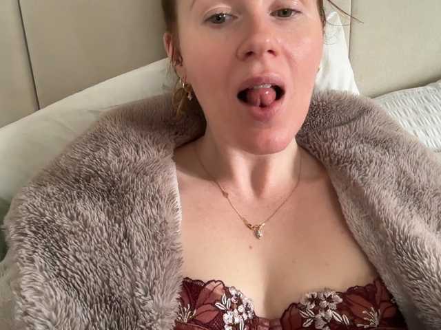 REDHEADROSIE's BongaCams show and profile