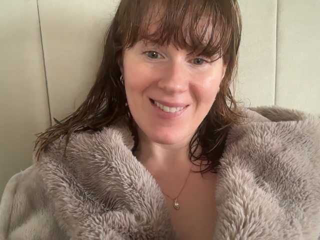 REDHEADROSIE's BongaCams show and profile