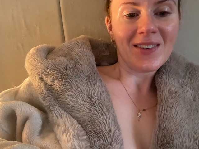 REDHEADROSIE's BongaCams show and profile