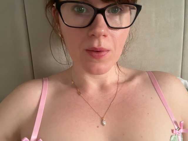 REDHEADROSIE's BongaCams show and profile