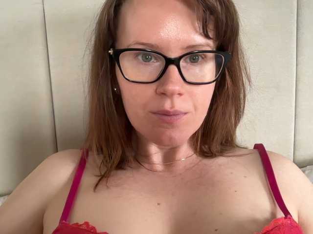 REDHEADROSIE's BongaCams show and profile