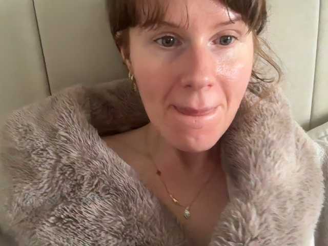 REDHEADROSIE's BongaCams show and profile