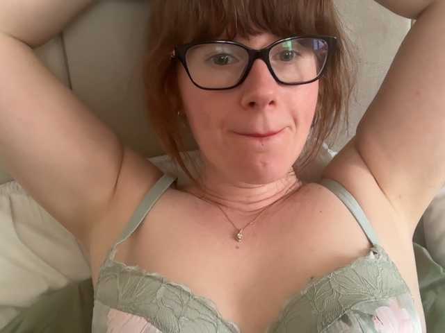 REDHEADROSIE's BongaCams show and profile