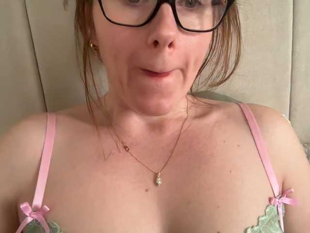 REDHEADROSIE's BongaCams show and profile