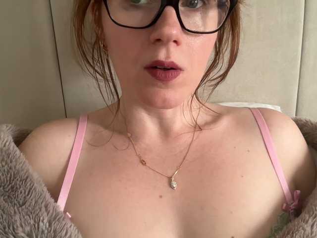 REDHEADROSIE's BongaCams show and profile