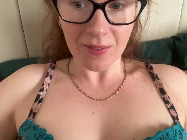 REDHEADROSIE's BongaCams show and profile