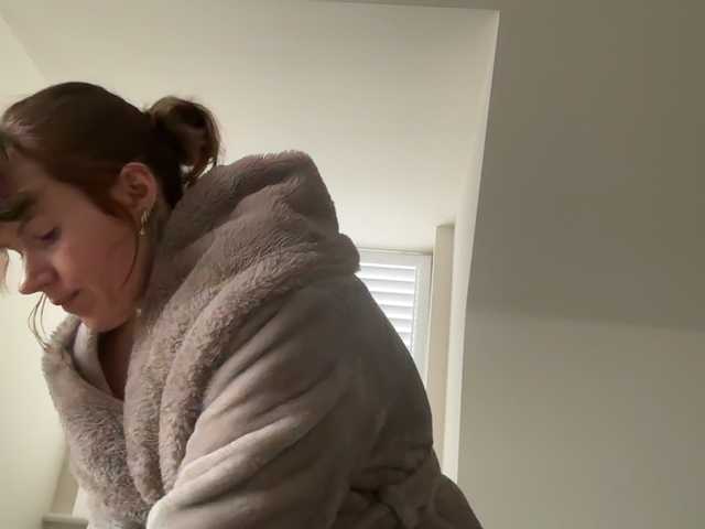 REDHEADROSIE's BongaCams show and profile