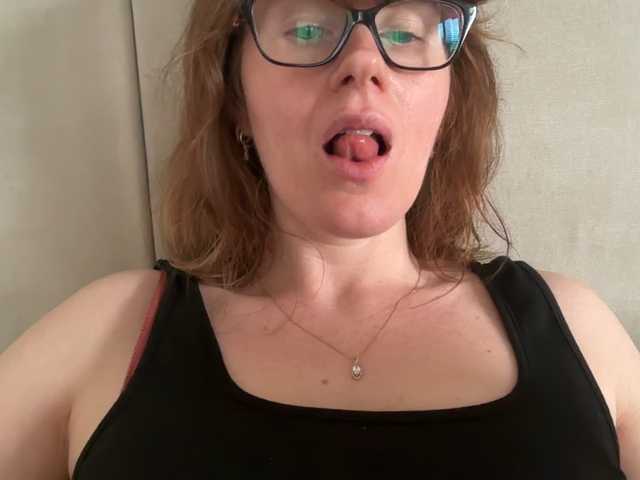 REDHEADROSIE's BongaCams show and profile