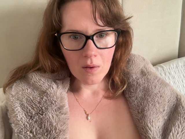 REDHEADROSIE's BongaCams show and profile