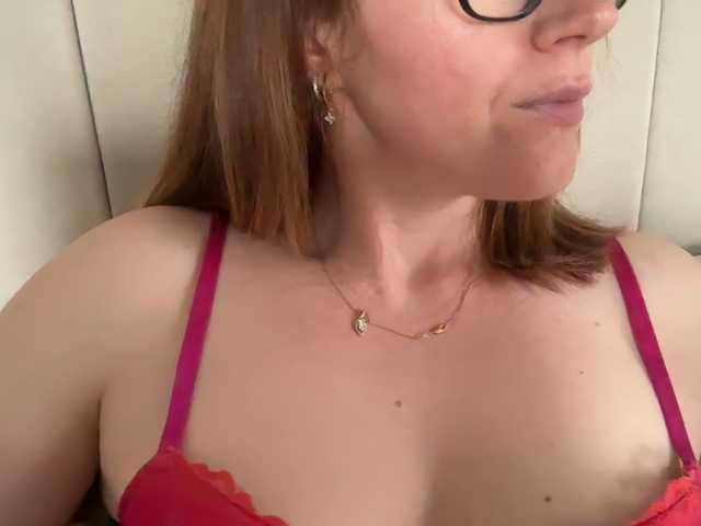 REDHEADROSIE's BongaCams show and profile