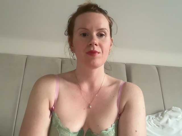 REDHEADROSIE's BongaCams show and profile