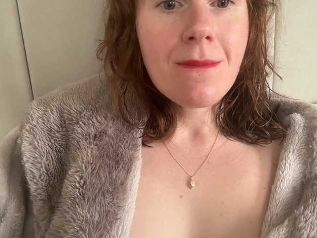 REDHEADROSIE's BongaCams show and profile