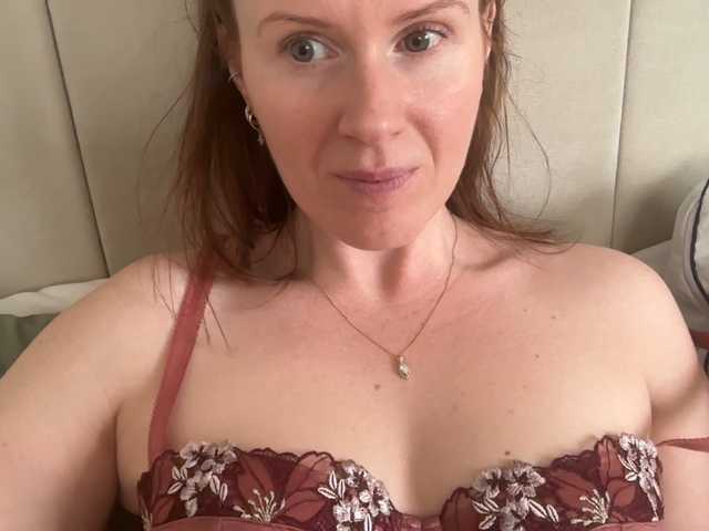 REDHEADROSIE's BongaCams show and profile