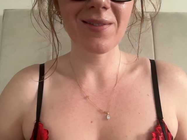 REDHEADROSIE's BongaCams show and profile