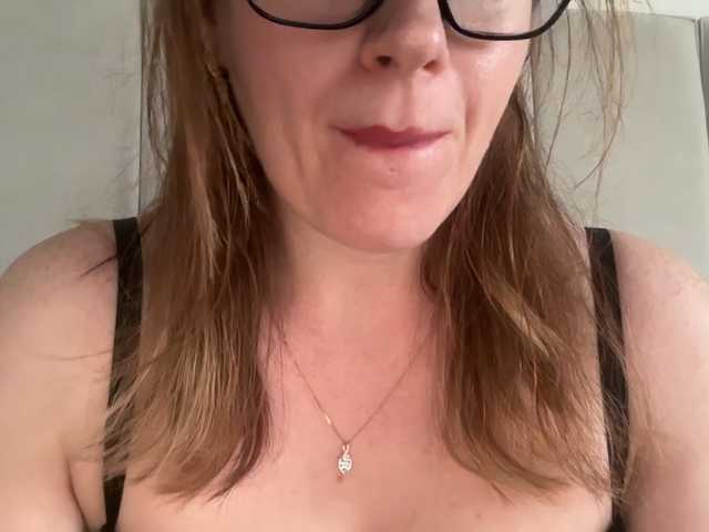 REDHEADROSIE's BongaCams show and profile