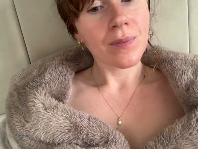 REDHEADROSIE's BongaCams show and profile