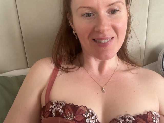REDHEADROSIE's BongaCams show and profile