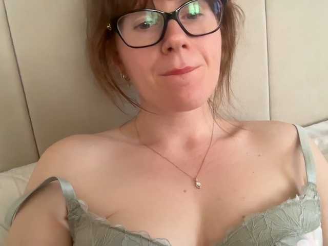 REDHEADROSIE's BongaCams show and profile