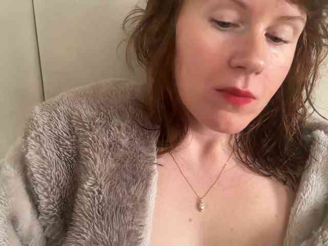 REDHEADROSIE webcam