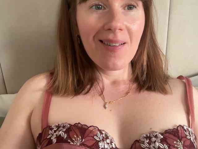REDHEADROSIE webcam