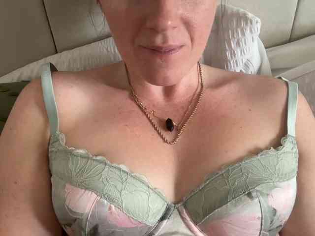 REDHEADROSIE webcam