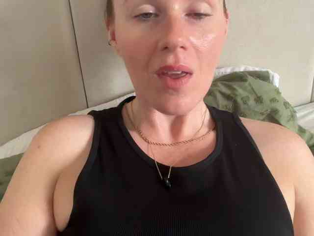 REDHEADROSIE webcam