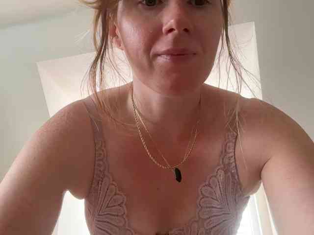 REDHEADROSIE webcam